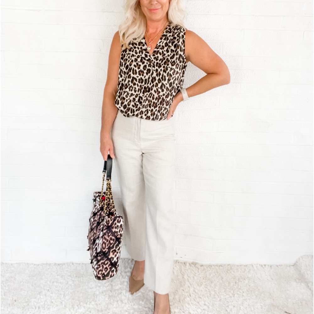 Vince Camuto Leopard V-Neck Sleevesless Top - Small